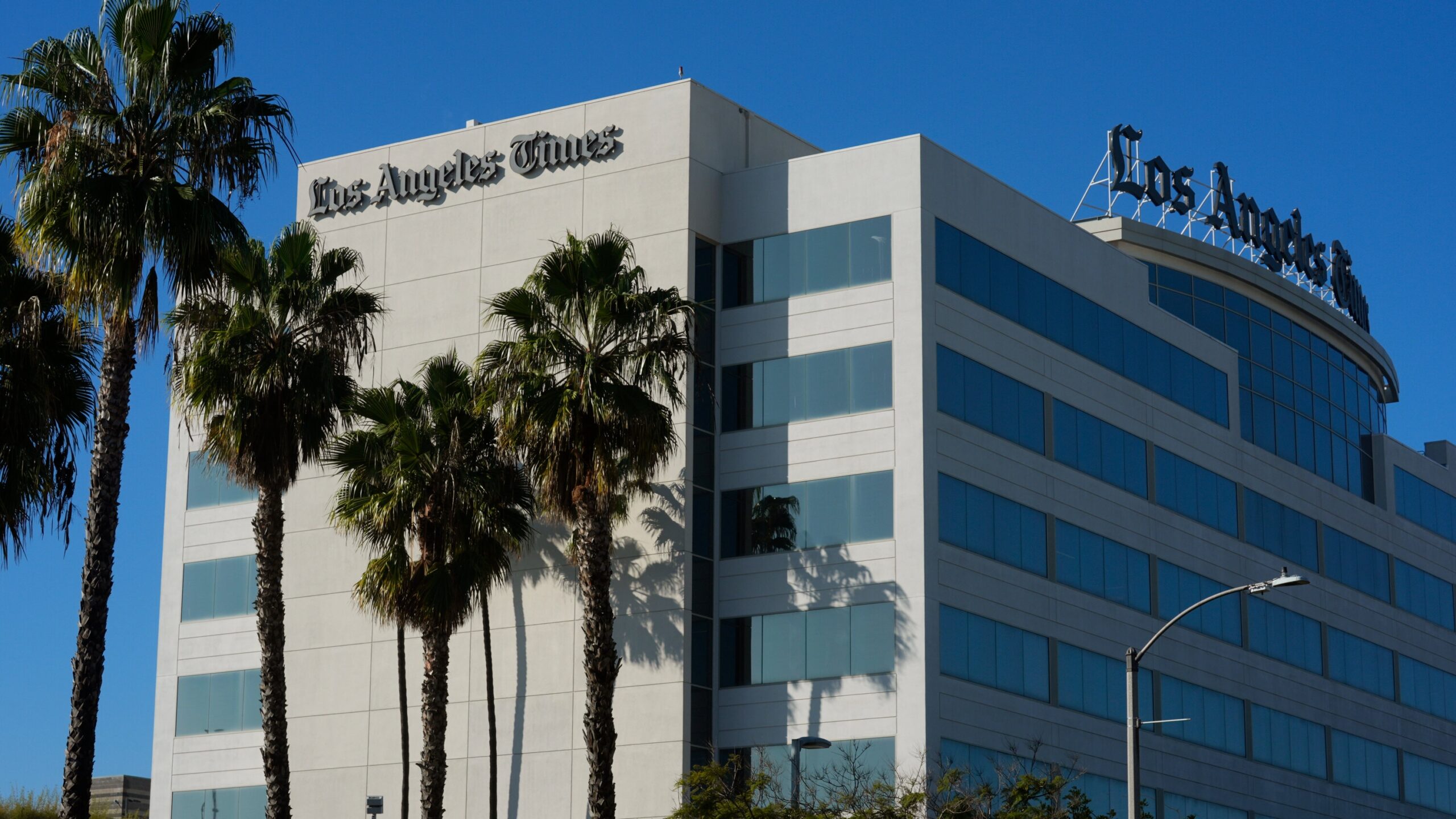 L A Times Editorial Chief Quits After Owner Blocks Harris Endorsement The New York Times